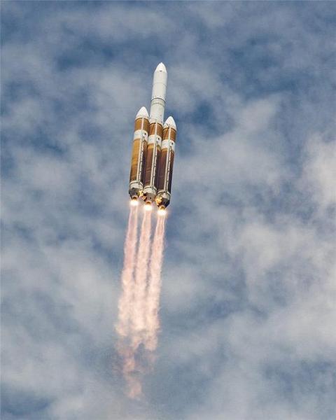 　　NROL-37偵察衛(wèi)星由聯(lián)合發(fā)射聯(lián)盟所屬的德爾塔-IV重型運(yùn)載火箭從佛羅里達(dá)州的卡納維拉爾角空軍基地發(fā)射升空，攝于2016年6月11日