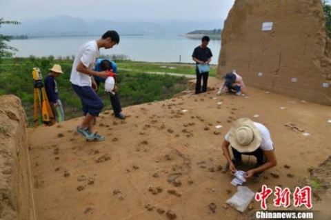 圖為懷來盆地南家溝遺址發(fā)掘現(xiàn)場。 牛東偉 攝