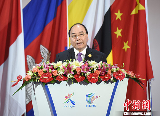 9月11日，第十三屆中國(guó)-東盟博覽會(huì)、中國(guó)-東盟商務(wù)與投資峰會(huì)在廣西壯族自治區(qū)南寧市開(kāi)幕，越南總理阮春福致辭。 <a target='_blank' href='http://www.chinanews.com/'>中新社</a>記者 侯宇 攝