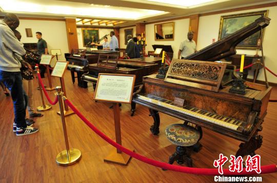 9月9日，許多中外游客來到位于廈門鼓浪嶼的鋼琴博物館參觀?！埍蟆z