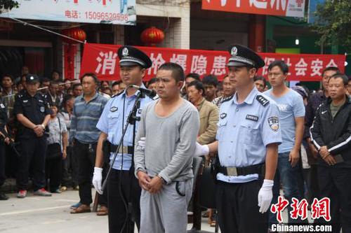 圖為被告人?！⊥踹w剛 攝