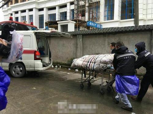 浙江溫州民房倒塌現(xiàn)場救出13人 其中8人已遇難