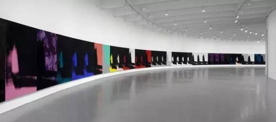　　　安迪·沃霍爾， 影子， 1978-1979； 迪亞藝術(shù)基金會(huì)， 現(xiàn)場圖；迪亞比肯， 紐約比肯?安迪·沃霍爾視覺藝術(shù)基金會(huì)/紐約藝術(shù)家版權(quán)協(xié)會(huì) （ARS） 攝影： 比爾·雅各布森