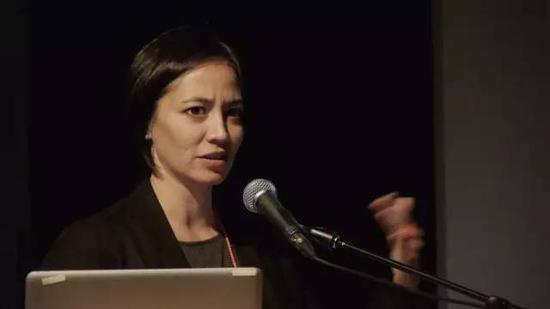 M+博物館視覺藝術(shù)首席策展人姚嘉善（Pauline Yao）稱“這批作品將會(huì)成為M+長(zhǎng)遠(yuǎn)館藏計(jì)劃的基礎(chǔ)”，圖片來(lái)源：Simon Fraser University