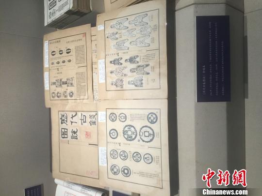 圖為展覽現(xiàn)場?！铐崈x 攝
