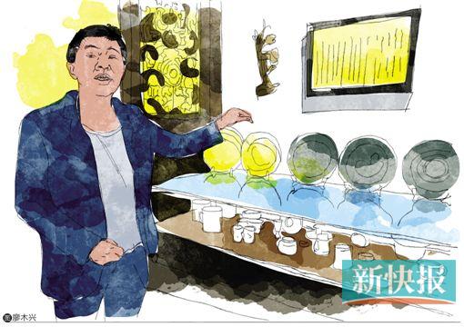 　　阿倫收集了大量歐洲瓷器,造型不一,花色各異,而且功用也不盡相同。就數(shù)量和質(zhì)量而言,要舉辦一個“歐洲瓷器展”綽綽有余