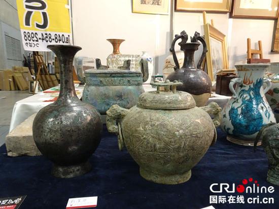 這幾件青銅制品都標(biāo)記為西周時代，售價從幾十萬日元至上百萬日元