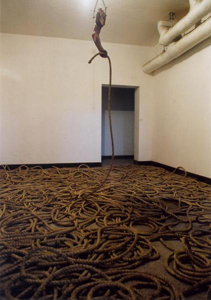 朱昱，袖珍神學(xué)，綜合材料，尺寸可變，2000