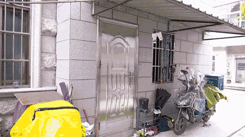 上海疑被虐死女童母親：孩子從保姆家回來(lái)常帶傷