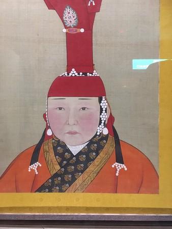 日本女學(xué)生逛臺北故宮博物院 意外發(fā)現(xiàn)撞臉元朝皇后
