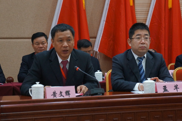 廈門市委常委、市委秘書長黃文輝（左）致辭。（記者 照寧攝）3