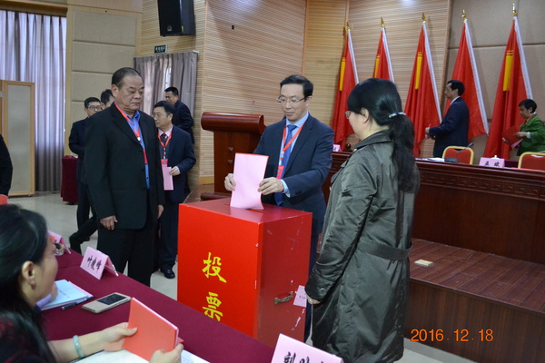 大會最終通過無記名投票等額選舉方式產(chǎn)生新一屆農(nóng)工黨廈門市委員會委員 39 人。5