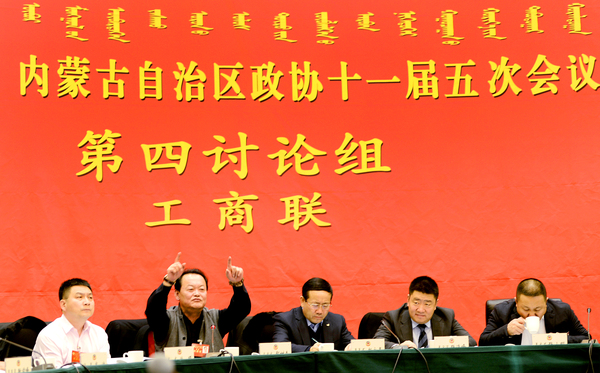 真正的能讓那些貧困的農(nóng)牧民得到扶持，避免‘撒胡椒面’，錢也花了，但是事沒做成?！弊灾螀^(qū)區(qū)政協(xié)委員郗樹森說。
