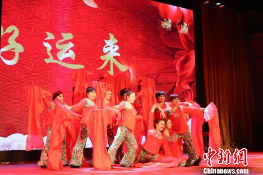 “隴原妹”表演節(jié)目?！＄娦?攝