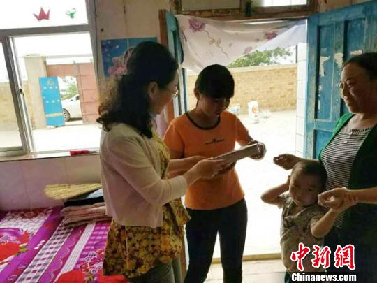 甘肅慶陽(yáng)老區(qū)扶貧干部“三姊妹”：“走親戚”解貧困