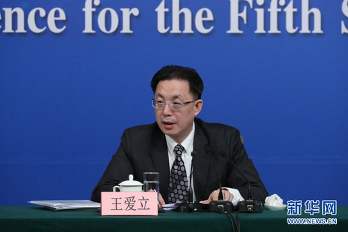 圖為全國人大常委會法工委刑法室主任王愛立回答記者提問。