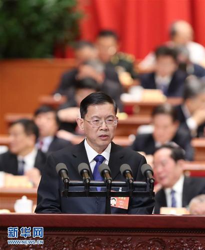 3月9日，全國(guó)政協(xié)十二屆五次會(huì)議在北京人民大會(huì)堂舉行第二次全體會(huì)議。這是郝明金委員代表民建中央作《培育發(fā)展新生中小城市推進(jìn)新型城鎮(zhèn)化建設(shè)》的發(fā)言。 新華社記者 張鐸 攝