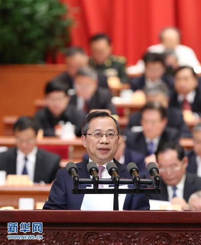 3月9日，全國(guó)政協(xié)十二屆五次會(huì)議在北京人民大會(huì)堂舉行第二次全體會(huì)議。這是鄭惠強(qiáng)委員代表民盟中央作《振興實(shí)體經(jīng)濟(jì) 打造制造強(qiáng)國(guó)》的發(fā)言?！?新華社記者 張鐸 攝