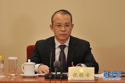 3月2日，全國(guó)政協(xié)十二屆五次會(huì)議新聞發(fā)布會(huì)在北京人民大會(huì)堂舉行。圖為新聞發(fā)布會(huì)主持人張敬安。