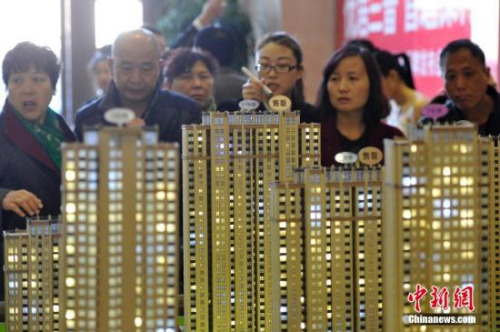 圖為山西太原民眾選購商品房。 <a target='_blank' href='http://www.chinanews.com/'>中新社</a>記者 韋亮 攝