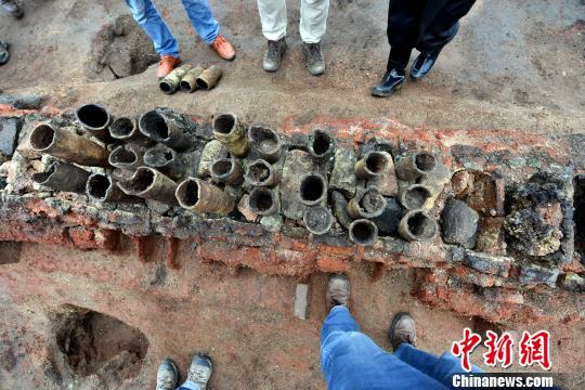考古專家在桐木嶺遺址考察?！⊥ㄓ崋T 歐陽常海 攝