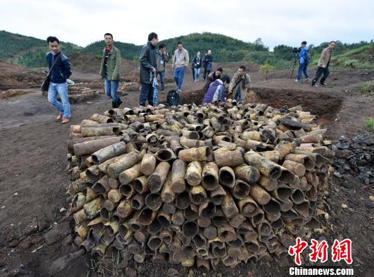 桐木嶺遺址出土的坩堝?！⊥ㄓ崋T 歐陽常海 攝
