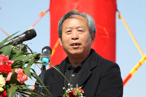 四、中國油用牡丹籽之父、國家林業(yè)局趙孝慶教孝慶在“萬頃牡丹---華香長嶺”種植啟動儀式上講述牡丹的藥用價值、經(jīng)濟價值和生態(tài)觀賞價值?！堄览z影
