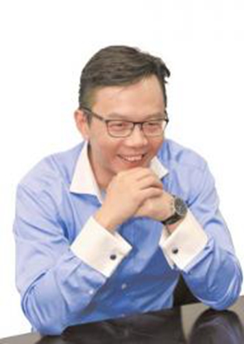 作家江南談跨界，要親手打造自己的“幻想世界”。陳羽嘯攝 圖片來源：華西都市報
