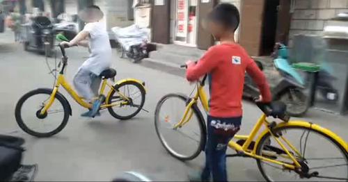 厲害了！小學(xué)生5秒破解小黃車密碼 驚呆路人
