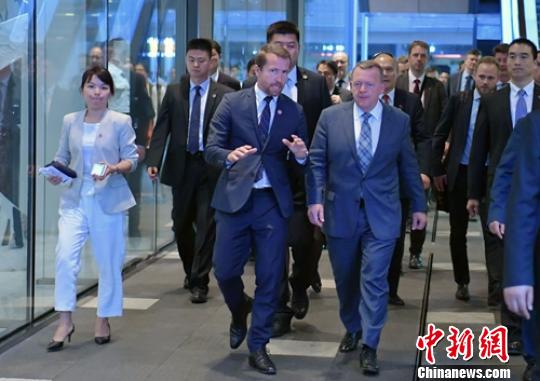 丹麥?zhǔn)紫嗬鼓律构涑啥即何趼诽爬??！⒅铱?攝