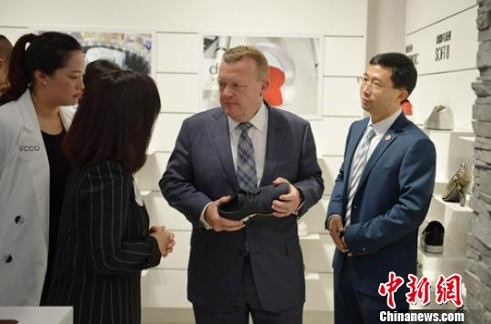 丹麥?zhǔn)紫嗬鼓律诔啥继爬锏溋闶燮放频炅私馇闆r?！⒅铱?攝