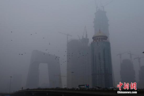 資料圖：遭遇霧霾襲擊的北京。<a target='_blank' href='http://www.chinanews.com/'>中新社</a>記者 李慧思 攝