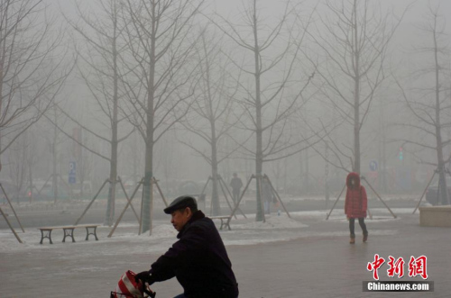 資料圖：天津重度霧霾再現(xiàn)。<a target='_blank' href='http://www.chinanews.com/'>中新社</a>記者 佟郁 攝