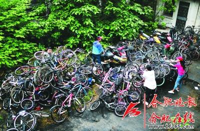 安徽大學(xué)校園清理僵尸車 有摩托車放10年沒人領(lǐng)