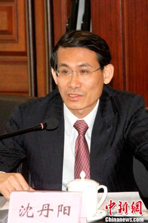 5月9日，“一帶一路”跨境電商全球供應(yīng)鏈合作圓桌會(huì)議在北京舉行。商務(wù)部政策研究室主任沈丹陽表示，“一帶一路”跨境電商全球供應(yīng)鏈合作領(lǐng)域大有可為，有關(guān)國家和地區(qū)可思考如何共同把這塊“蛋糕”做大。<a target='_blank' href='http://www.chinanews.com/'>中新社</a>記者 陳小愿 攝