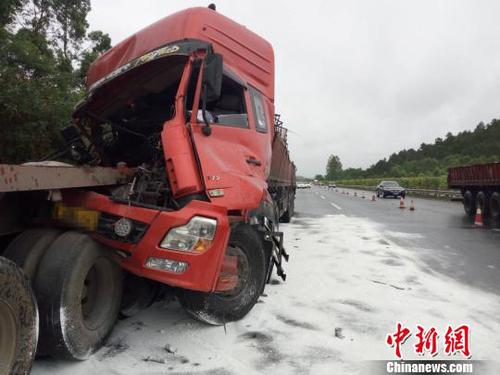 圖為事故現(xiàn)場?！∨撕榻?攝