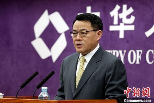 商務部新聞發(fā)言人孫繼文(資料圖)。中新社記者 李慧思 攝