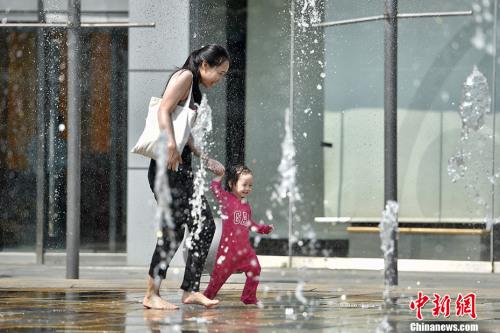 資料圖：5月17日，北京開啟了高溫干熱的“炙烤”模式。<a target='_blank' href='http://www.chinanews.com/' >中新網(wǎng)</a>記者 金碩 攝
