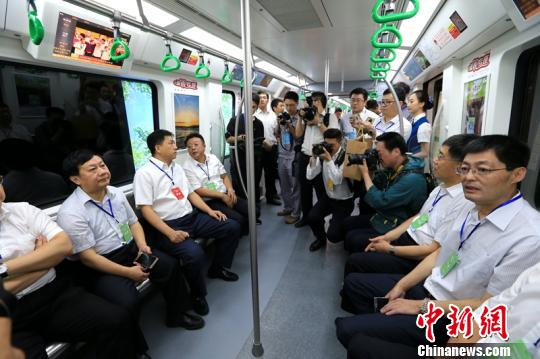 成都地鐵4號線二期工程全長約22公里，分為東、西延線，全線設(shè)14座車站?！√镆?攝