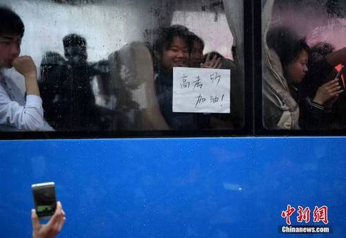 毛坦廠中學(xué)：又到了萬(wàn)人歡送的日子
