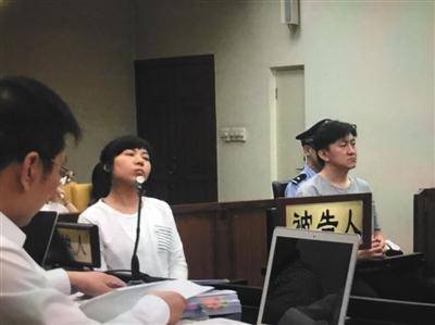 陳某和董某出庭受審。新京報記者李禹潼攝