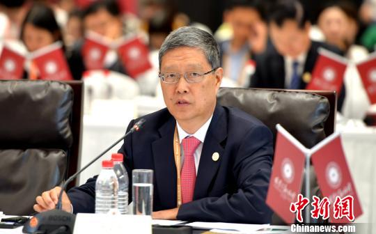 外交部原副部長(zhǎng)何亞非發(fā)表“一帶一路”相關(guān)意見(jiàn)?！±畛宽?攝