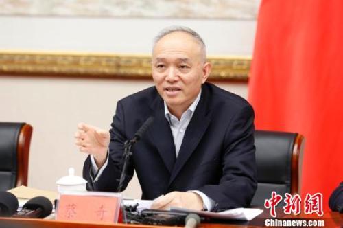 資料圖：蔡奇接受集體采訪。韓海丹 攝