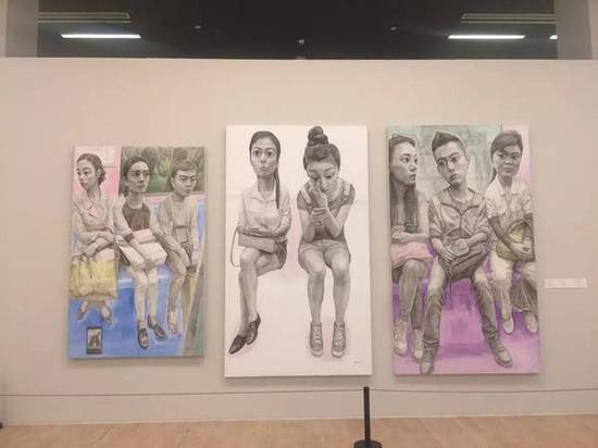 忻海洲，《輕軌里1》，布面丙烯，200 × 125 cm，2014-2015