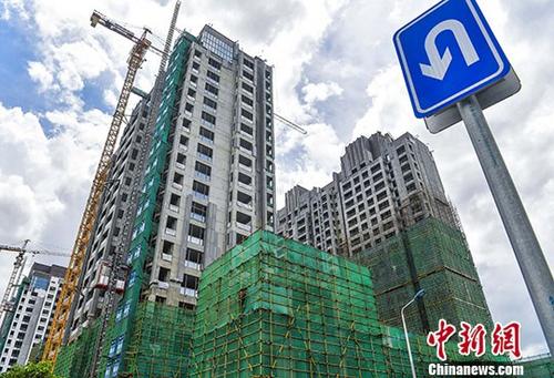 資料圖：海南省出臺全省范圍限購政策已逾兩個月，隨著調控政策監(jiān)管不斷趨嚴，該省年初商品房銷售異?；鸨膭蓊^趨緩，市場開始降溫。 <a target='_blank' href='http://www.chinanews.com/'>中新社</a>記者 駱云飛 攝