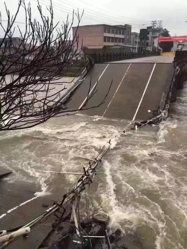 錢(qián)塘江流域暴發(fā)建國(guó)后第二大洪水 百年古橋被沖毀
