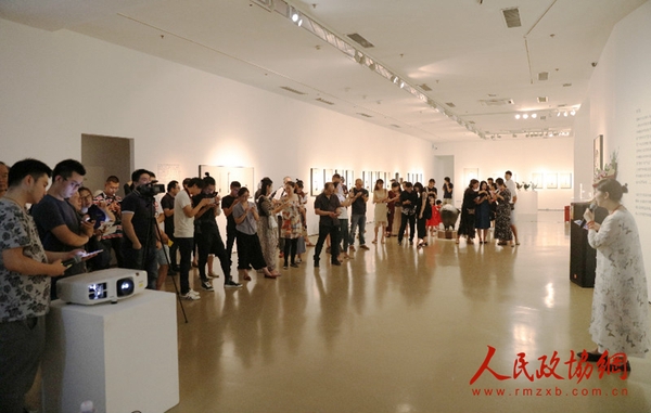 “萬物皆有靈——韓冬作品展”開幕式現(xiàn)場(chǎng)