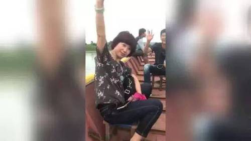 摔斷玉鐲女游客錄視頻公開道歉 表示會負責(zé)賠償