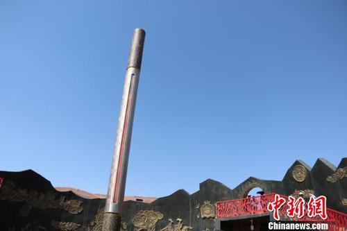 火焰山景區(qū)的溫度計顯示溫度達到85℃?！」⒌さ?攝