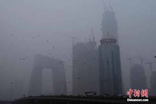 資料圖：遭遇霧霾襲擊的北京。<a target='_blank' href='http://www.chinanews.com/'>中新社</a>記者 李慧思 攝